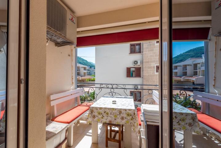 One-bedroom apartment on the first line to the sea, Petrovac (Budva)