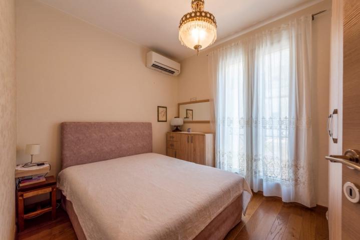 One-bedroom apartment on the first line to the sea, Petrovac (Budva)