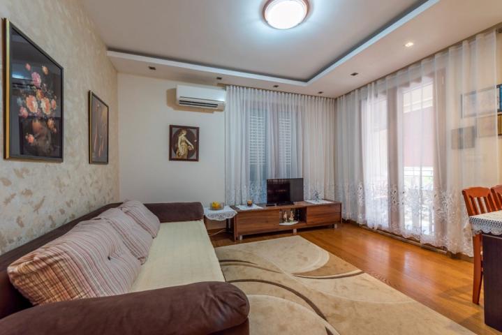 One-bedroom apartment on the first line to the sea, Petrovac (Budva)