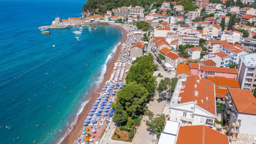 One-bedroom apartment on the first line to the sea, Petrovac (Budva)
