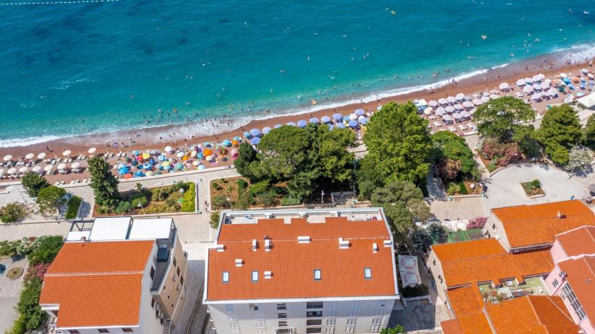 One-bedroom apartment on the first line to the sea, Petrovac (Budva)