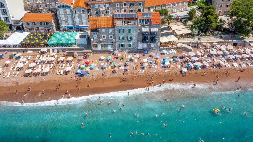 One-bedroom apartment on the first line to the sea, Petrovac (Budva)