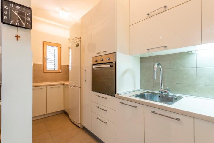 One-bedroom apartment on the first line to the sea, Petrovac (Budva)