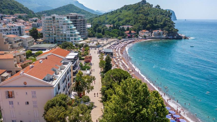 One-bedroom apartment on the first line to the sea, Petrovac (Budva)