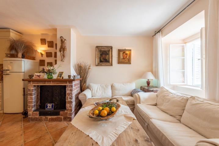 Authentic stone house on the first line to the sea, Baosici