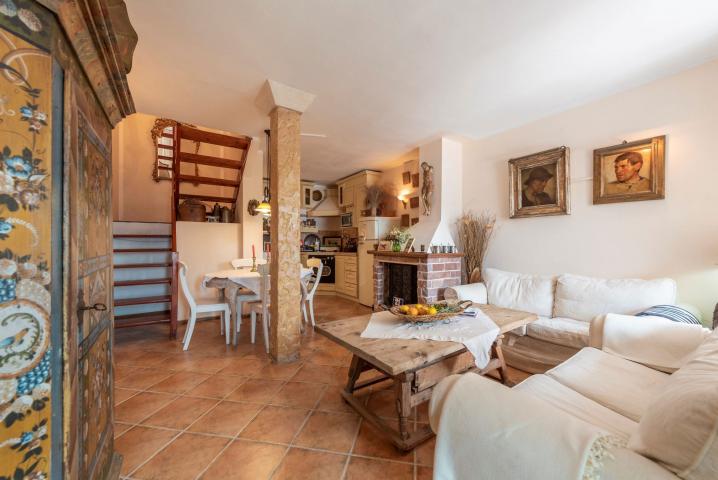 Authentic stone house on the first line to the sea, Baosici