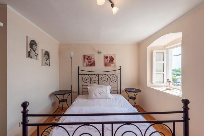 Authentic stone house on the first line to the sea, Baosici
