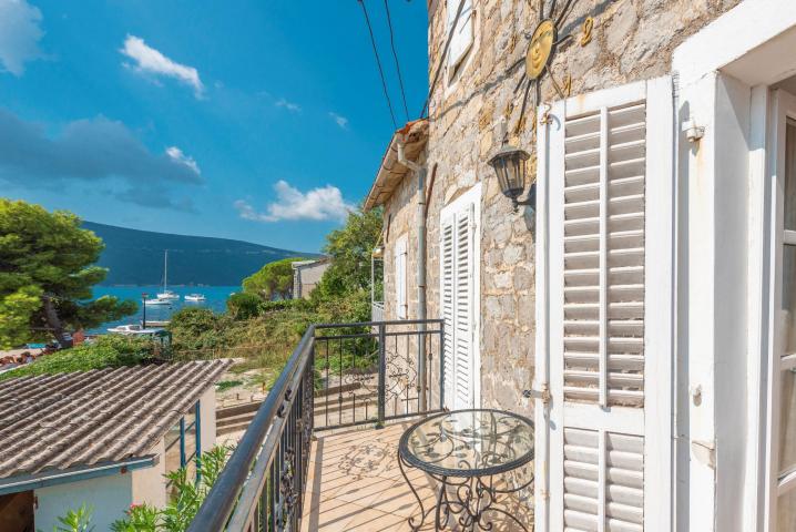 Authentic stone house on the first line to the sea, Baosici