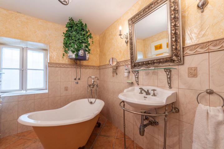 Authentic stone house on the first line to the sea, Baosici