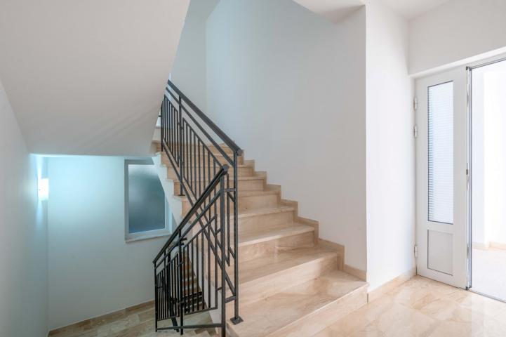 4-bedroom villa in the second row to the sea, Perazica Do