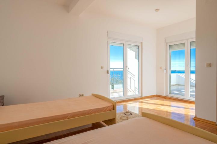 4-bedroom villa in the second row to the sea, Perazica Do