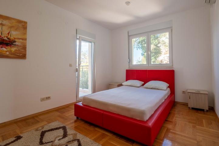 4-bedroom villa in the second row to the sea, Perazica Do