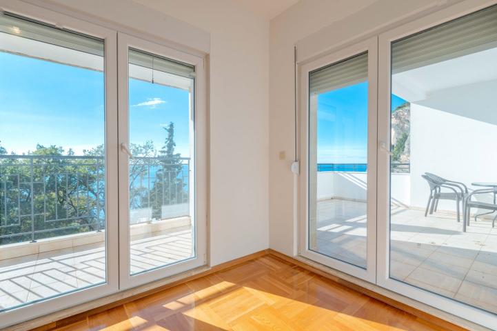 4-bedroom villa in the second row to the sea, Perazica Do