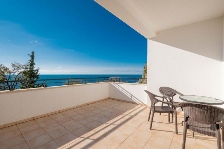 4-bedroom villa in the second row to the sea, Perazica Do