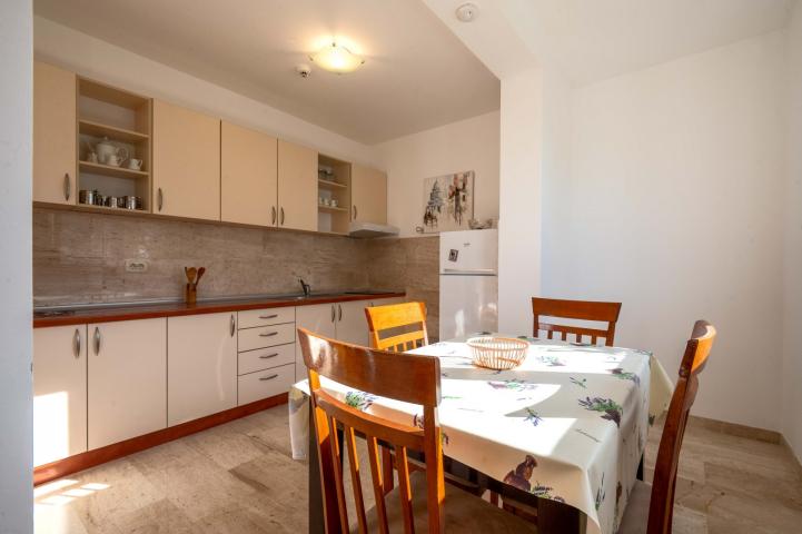 4-bedroom villa in the second row to the sea, Perazica Do