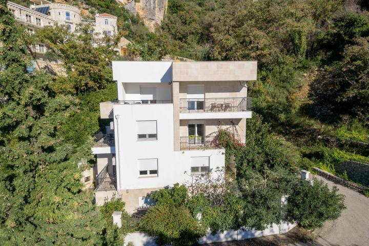 4-bedroom villa in the second row to the sea, Perazica Do