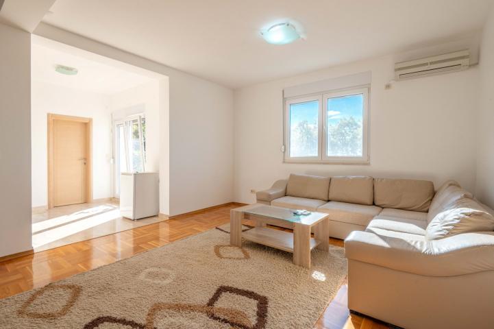 4-bedroom villa in the second row to the sea, Perazica Do