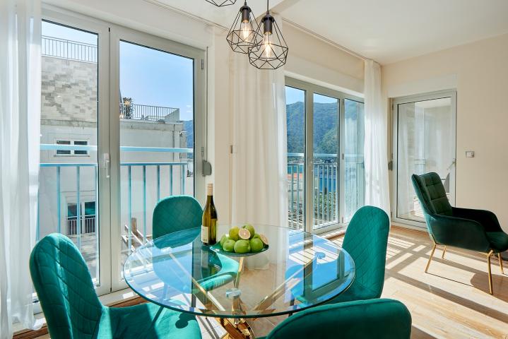Furnished, two-bedroom apartment with partial sea view, 