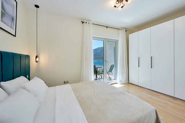 Furnished, two-bedroom apartment with partial sea view, 