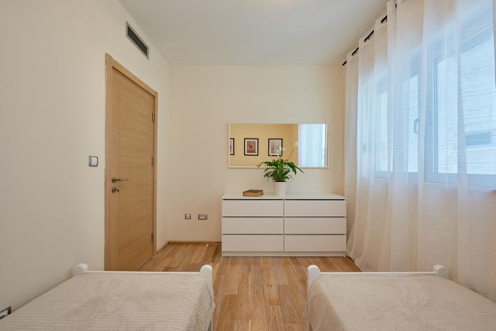 Furnished, two-bedroom apartment with partial sea view, 