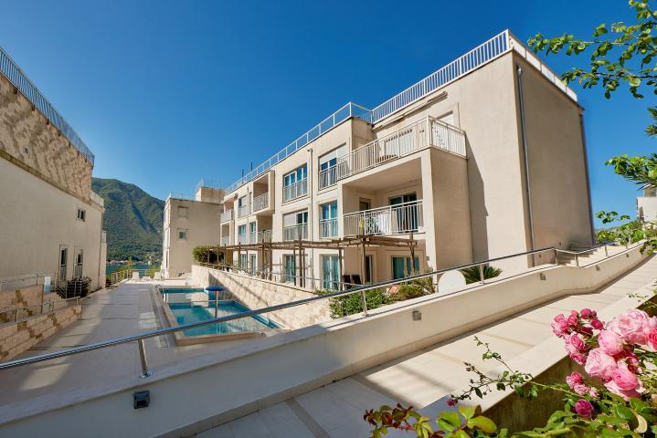 Furnished, two-bedroom apartment with partial sea view, 