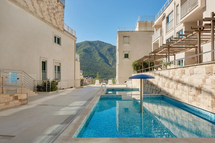 Furnished, two-bedroom apartment with partial sea view, 