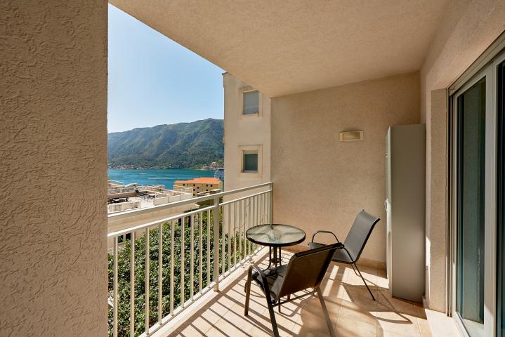 Furnished, two-bedroom apartment with partial sea view, 