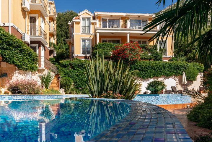 Two-bedroom apartment with a spacious terrace and parking space, 