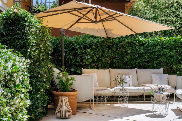 Two-bedroom apartment with a spacious terrace and parking space, 