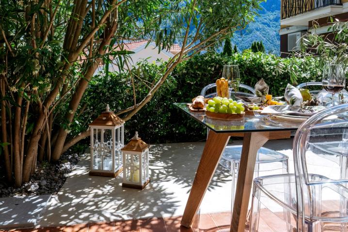 Two-bedroom apartment with a spacious terrace and parking space, 