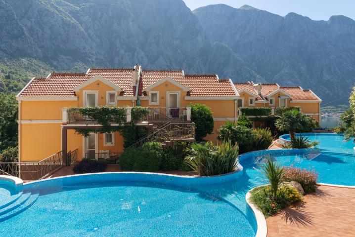 Two-bedroom apartment with a spacious terrace and parking space, 
