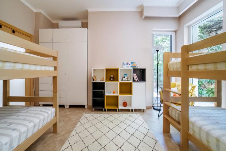 Two-bedroom apartment with a spacious terrace and parking space, 