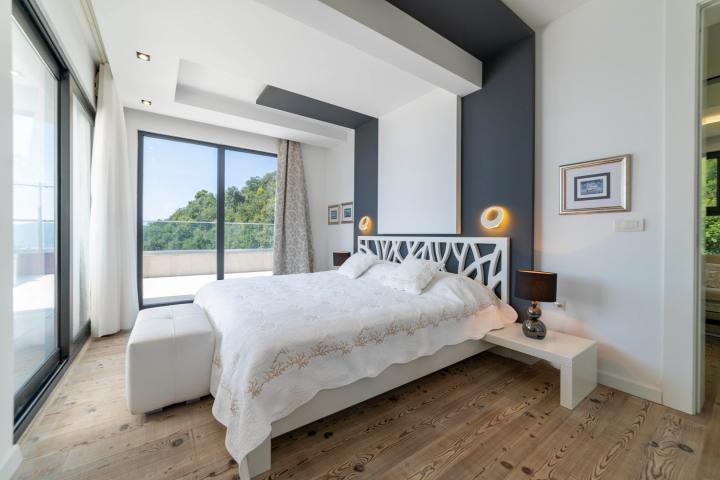 Exclusive four-bedroom apartment, Becici
