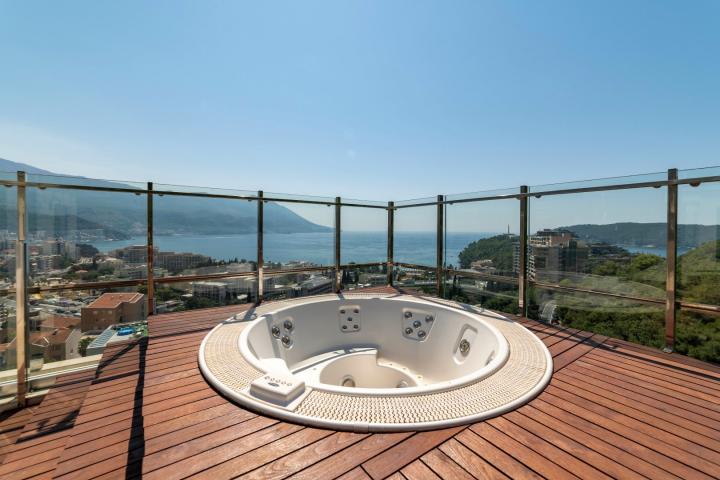 Exclusive four-bedroom apartment, Becici