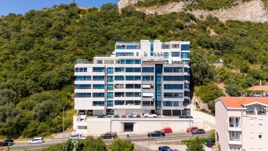 Exclusive four-bedroom apartment, Becici