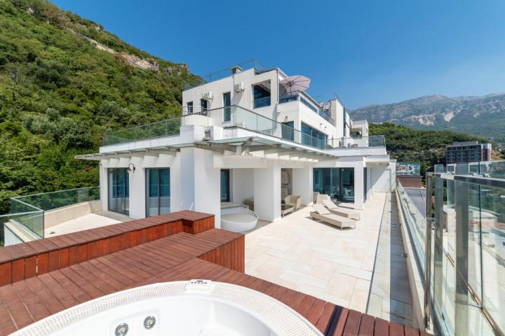 Exclusive four-bedroom apartment, Becici