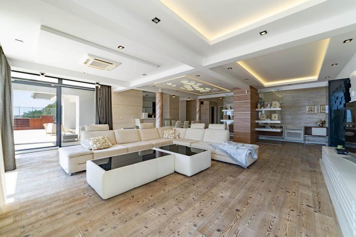 Exclusive four-bedroom apartment, Becici