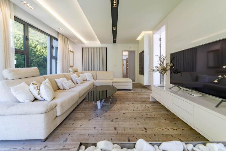 Exclusive four-bedroom apartment, Becici