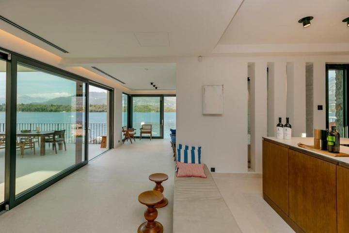 A unique villa with a 40 m wide seafront, 