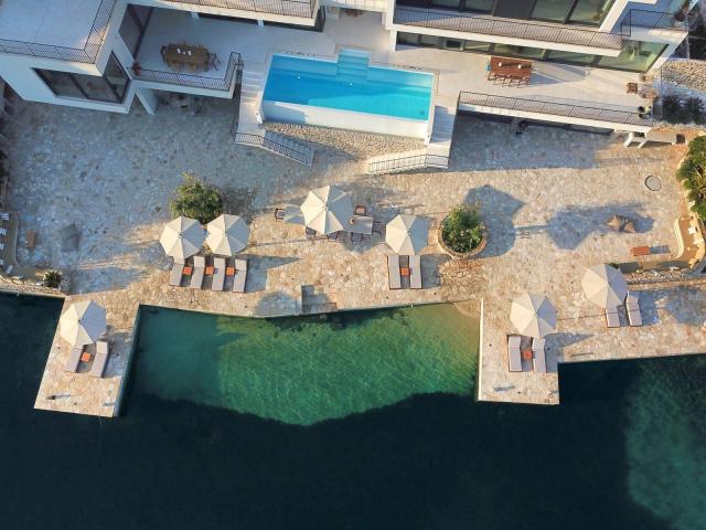 A unique villa with a 40 m wide seafront, 