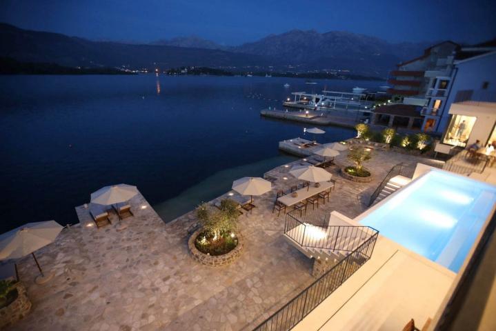 A unique villa with a 40 m wide seafront, 