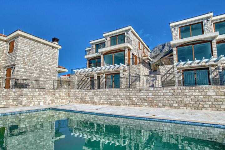 Complex of luxury row houses, Rezevici