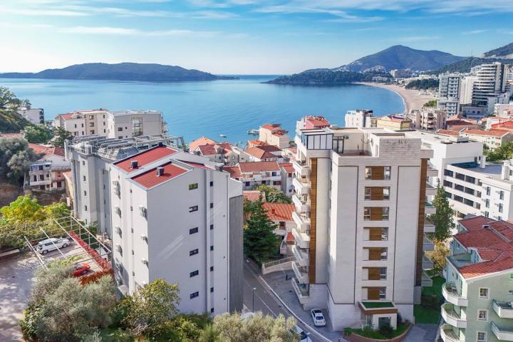 Three-bedroom penthouse with sea view, Rafailovici