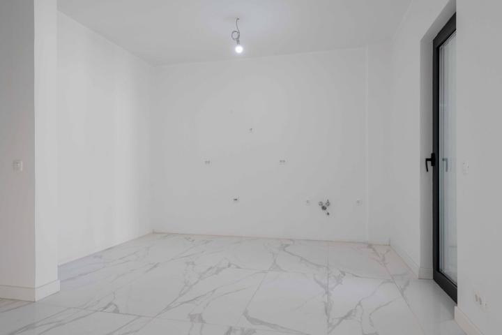 Three-bedroom penthouse with sea view, Rafailovici