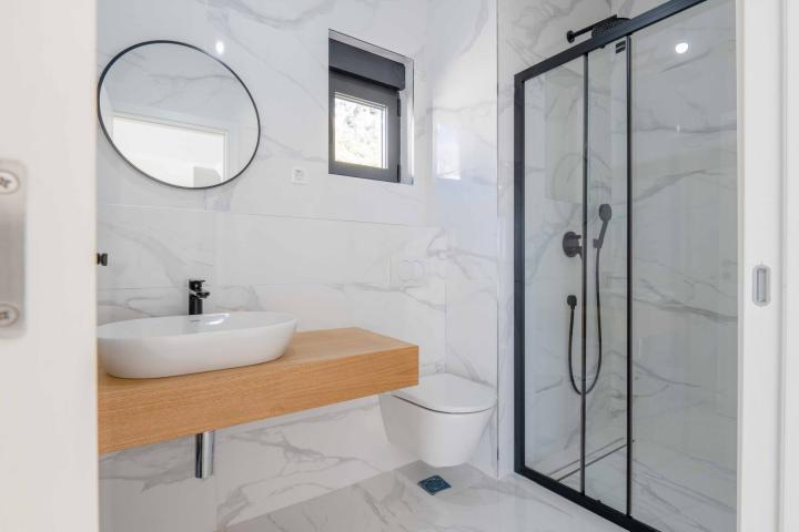 Three-bedroom penthouse with sea view, Rafailovici