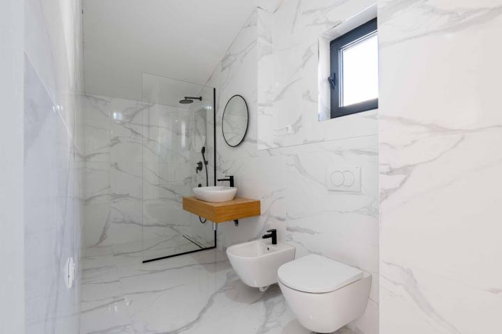 Three-bedroom penthouse with sea view, Rafailovici
