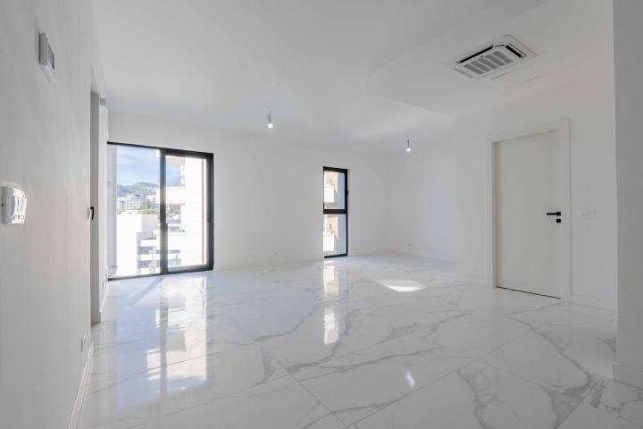 Three-bedroom penthouse with sea view, Rafailovici
