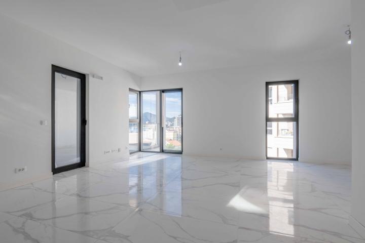 Three-bedroom penthouse with sea view, Rafailovici