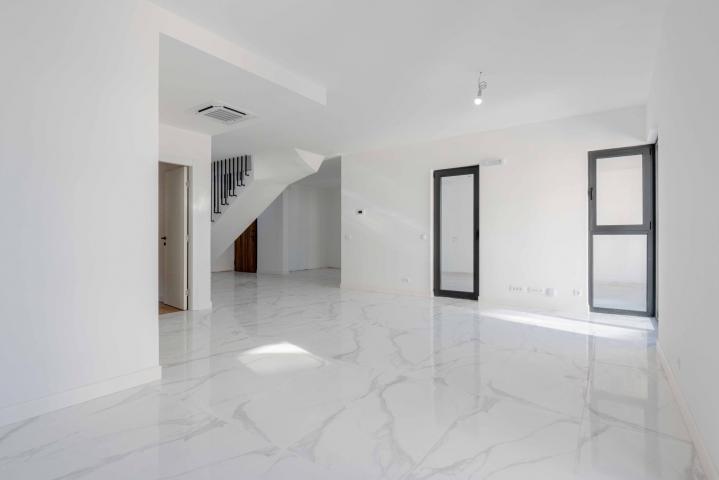 Three-bedroom penthouse with sea view, Rafailovici
