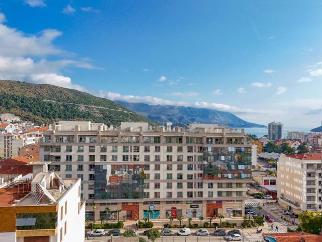 Three-bedroom furnished apartment in the Nivel building, Rozino, Budva